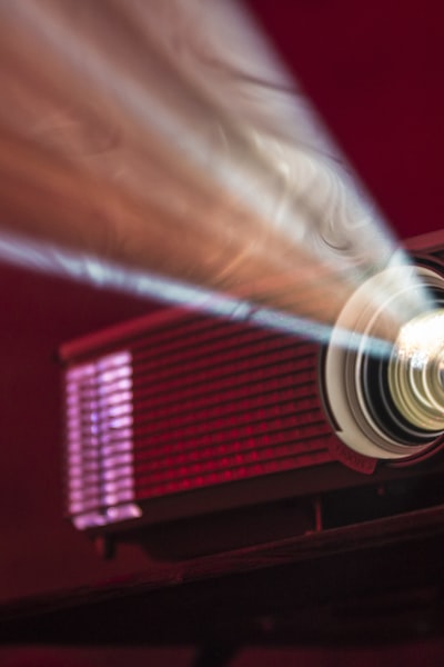 都市情感剧《爱情而已》海报